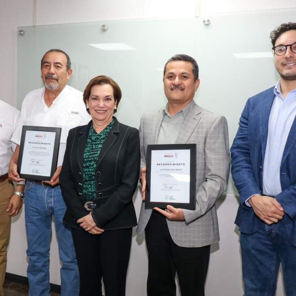 Reconocen trayectoria de servidores públicos en la Secretaría Anticorrupción y Buen Gobierno